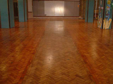 expert in restoring wooden floors